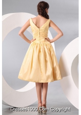 Light Yellow V-neck Knee-length Ruching Dresses for Prom Night