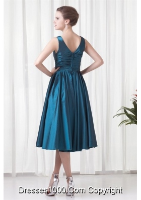 V-neck Teal Graduation Dresses with Ruching in Knee-length