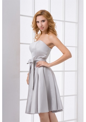 2013 Modest Grey Strapless Knee-length Prom Gowns with Bowknot