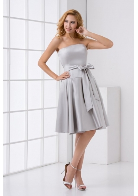 2013 Modest Grey Strapless Knee-length Prom Gowns with Bowknot