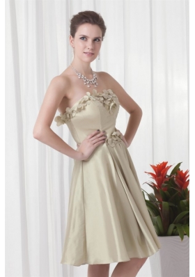 Lovely Prom Dresses in Knee-length with Hand Made Flowers