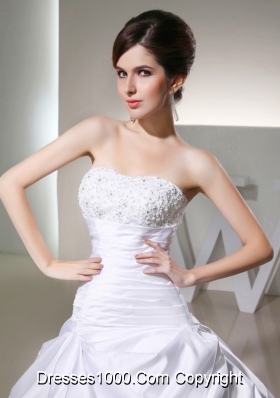 Luxurious Ball Gown Strapless Wedding Dress with Appliques and Ruching