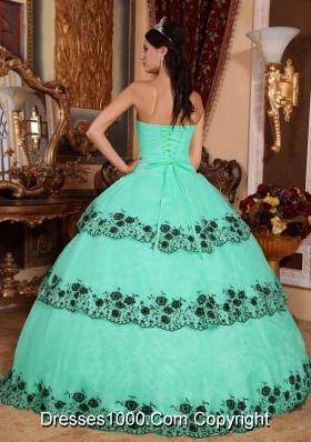 Elegant Apple Green Ball Gown Strapless with Lace and Appliques Quinceanera Dress