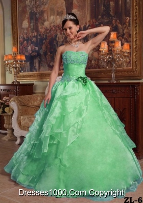 Elegant Quinceanera Dress in Green Ball Gown Strapless with Beading and Appliques