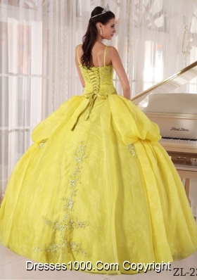 Organza Spaghetti Straps Yellow Quinceanera Gowns with Appliques