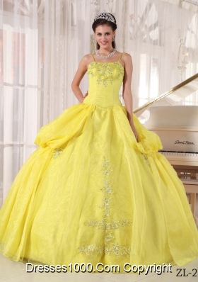 Organza Spaghetti Straps Yellow Quinceanera Gowns with Appliques