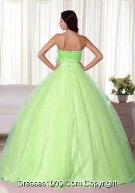 2014 Affordable Yellow Green Gown Sweetheart Beading Quinceanera Dress with Hand Made Flower