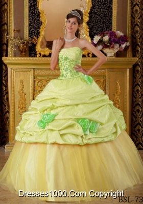 Yellow Green Hand Made Flowers Taffeta and Tulle Quinceanera Dresses Gowns
