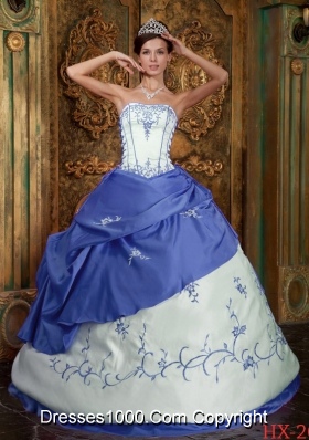 Beautiful Blue and White Ball Gown Quinceanera Dress with Sweetheart Beading