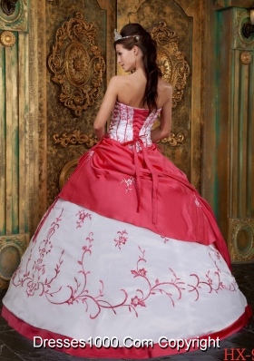 2014 Popular Red Ball Gown Strapless Embroidery Satin Quinceanera Dresses