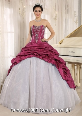 2014 Beautiful Embroidery Sweetheart Whtie and Red Quinceanera Dresses