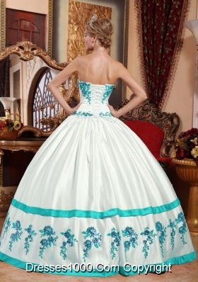 Puffy Sweetheart Taffeta White Quincenera Dresses with Turquoise Appliques