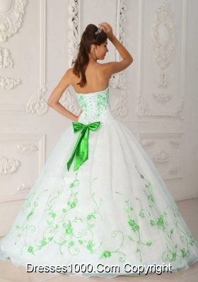 Sweetheart Princess Organza Spring Green Embroidery Quinceanera Gowns Dresses