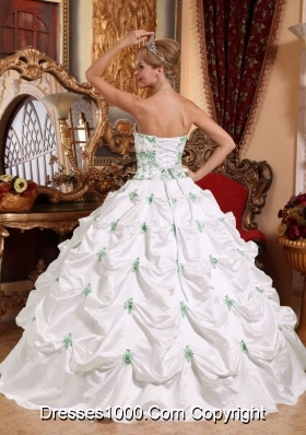 White Strapless Taffeta Green Appliques Quinceanera Gown Dresses