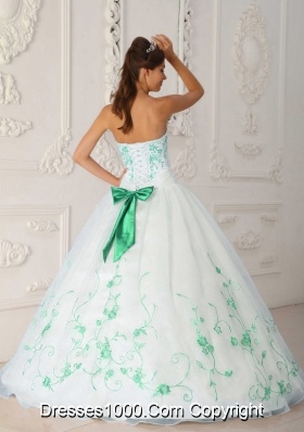 White Sweetheart Organza Green Embroidery Dresses Of 15