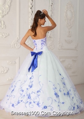 White Sweetheart Organza Quinceanera Dress with Blue Embroidery