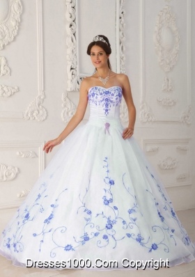 White Sweetheart Organza Quinceanera Dress with Blue Embroidery