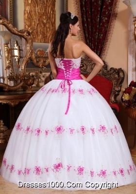 White and Pink Embroidery Puffy New Style Quinces Dresses