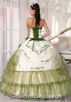 Sweetheart Yellow Green Embroidery for White Quince Dresses