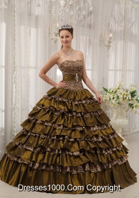 2014 Elegant Brown Puffy Sweetheart Quinceanera Dress with Beading and Ruffled Layers
