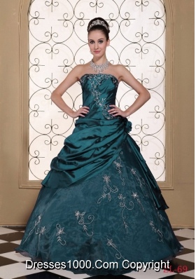 Exclusive Princess 2014 Quinceanera Gowns Dresses with Embroidery
