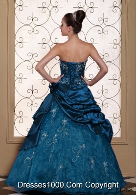 Modest Princess Strapless Embroidery Decorate Quinceanera Gowns For 2014