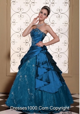 Modest Princess Strapless Embroidery Decorate Quinceanera Gowns For 2014