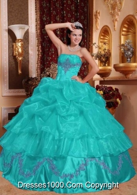 Affordable Ball Gown Beading Appliques Quinceanera Gowns With Strapless