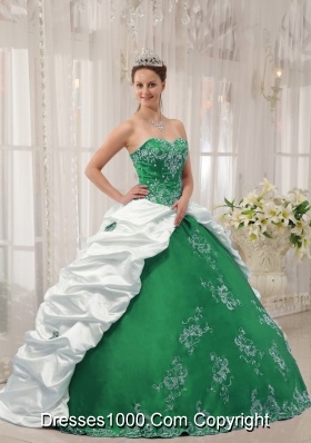 Sweetheart Quinceanera Dresses with Embroidery and Pick-ups