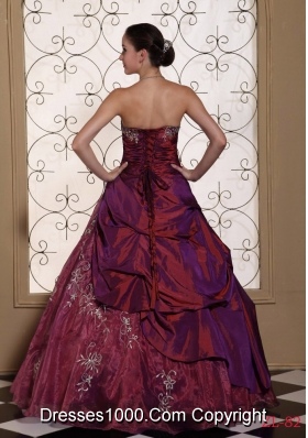 Burgundy 2014 Quinceanera Gowns Dresses with Embroidery