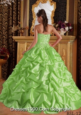 Sweetheart Lemon Green Quinceanera Dresses with Emboridery and Beading