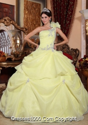 Light Yellow One Shoulder Organza Quinceanera Dresses with Appliques and Pick-ups