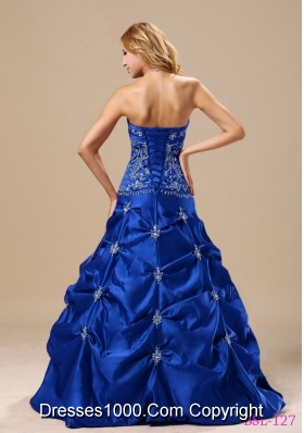 Elegant Embroidery Decorate Bodice Princess 2014 Quinceanera Gowns