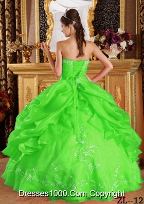 2014 Pretty Spring Green Strapless Embroidery Puffy Sweet 15 Dresses