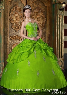 Appliques Puffy Spring Green Quinceanera Gowns with Sweetheart