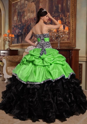 2014 Pretty Ball Gown Pick-ups Quinceanera Dresses with Sweetheart