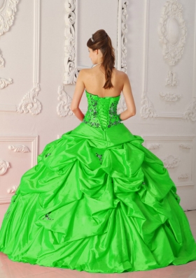 Cheap Ball Gown Strapless Taffeta Appliques Quinceanera Dresses