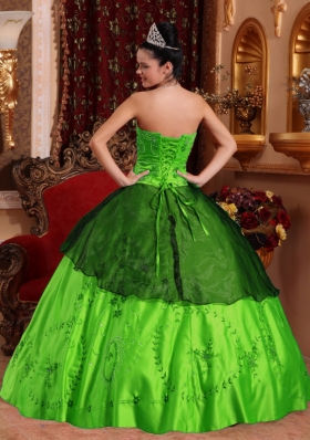 Discount Puffy Sweetheart Embroidery with Beading 2014 Quinceanera Dresses