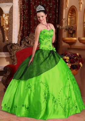 Discount Puffy Sweetheart Embroidery with Beading 2014 Quinceanera Dresses