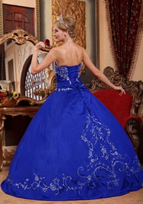 2014 Popular Blue Puffy Strapless Embroidery Quinceanera Dresses