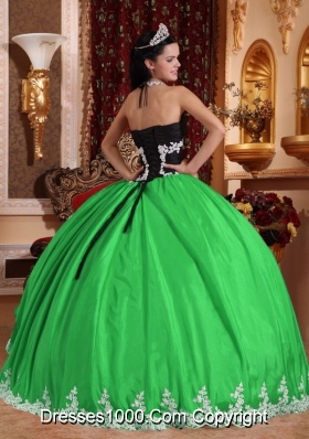 Spring Green Puffy V-neck Quinceanera Dress with Appliques