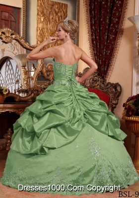 Puffy Sweetheart Taffeta Quinceanera Gowns with Beading and Embroidery