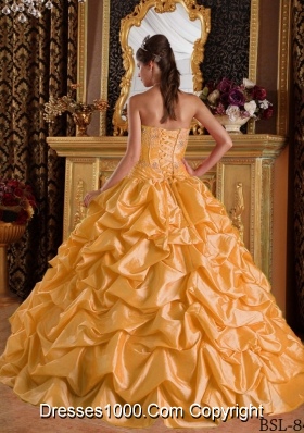 Sweetheart Taffeta Emboridery and Beading Quinceanera Dresses with Pick-ups