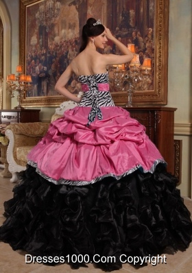 Pick-ups Organza Ruffles Pink and Black Quinceanera Dresses