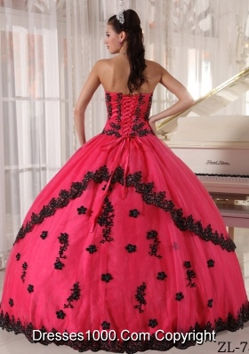 2014 Affordable Puffy Strapless Lace Quinceanera Dress with Appliques