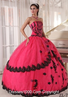 2014 Affordable Puffy Strapless Lace Quinceanera Dress with Appliques