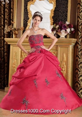 2014 Red Puffy Strapless Embroidery and Hand Made Flower Quinceanera Dress with Appliques