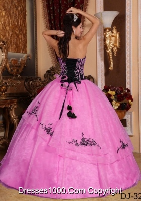 Rose Pink Strapless Organza Quinceanera Gowns with Embroidery and Flowers