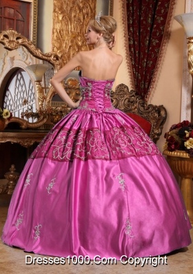 Pink Puffy Sweetheart Taffeta Sweet Sixteen Dresses with Embroidery