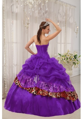 Modern Purple Sweetheart Zebra Appliques Quinceanera Gowns with Pick-ups